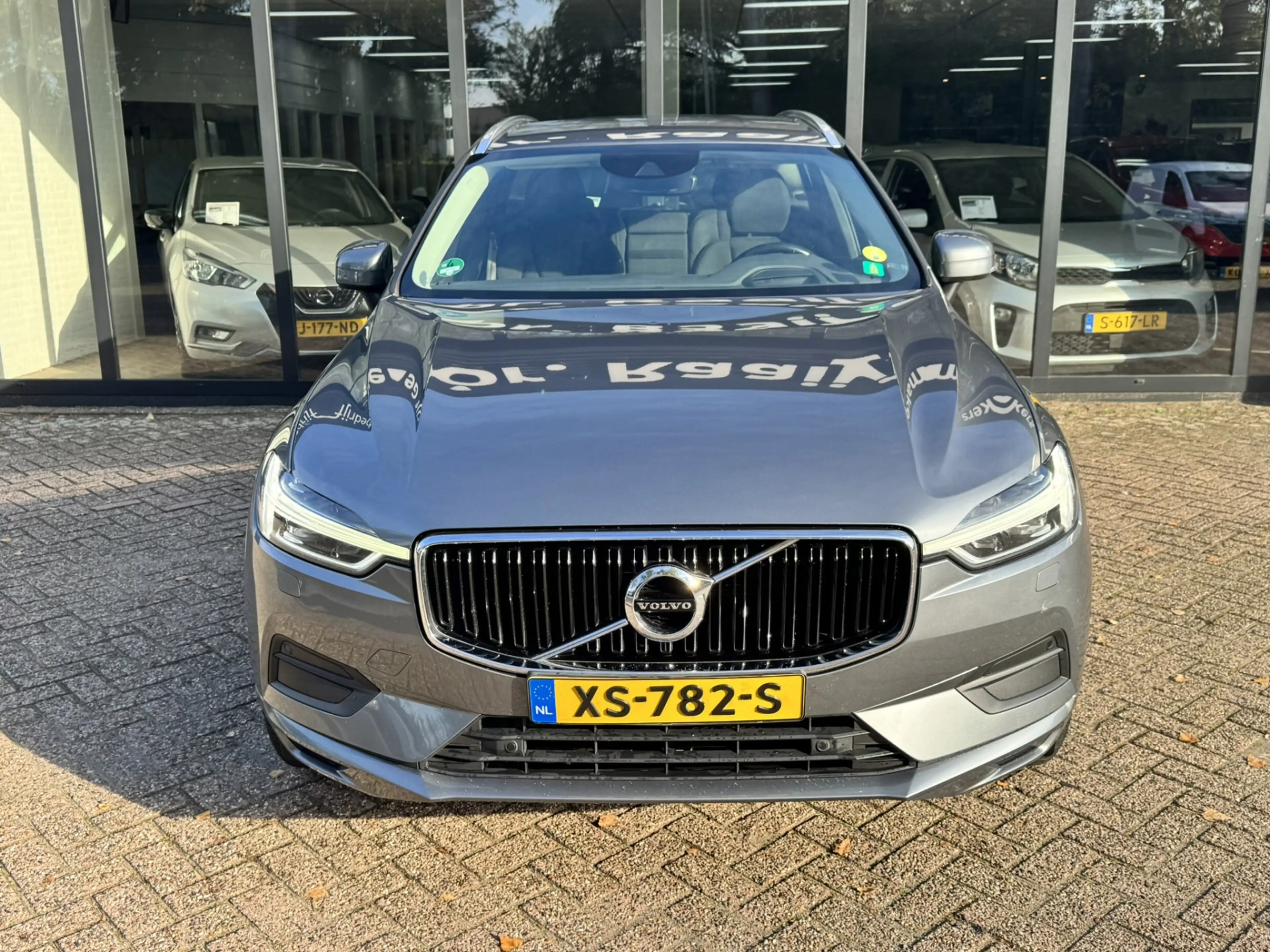 Volvo XC60 2.0 D4 191pk Momentum*Navi*AHK*EXPORT/EX.BPM* — photo 3