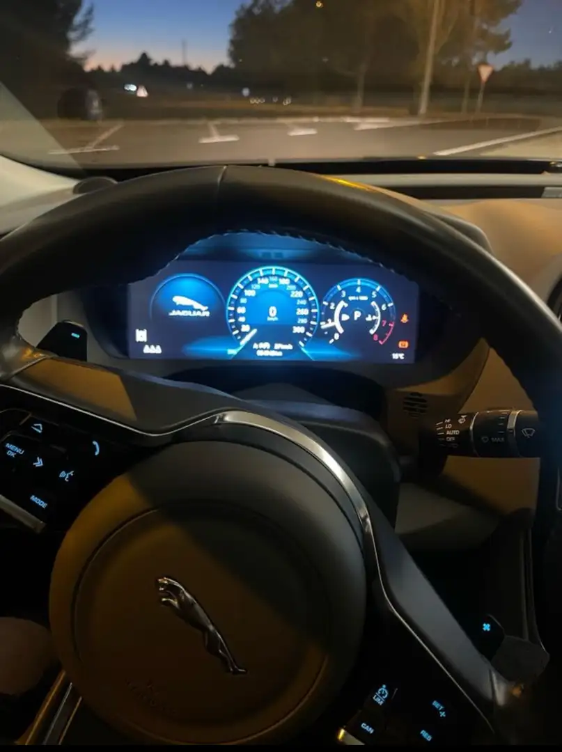 Jaguar XE 2.0 I4 Prestige Aut. 200 - 1