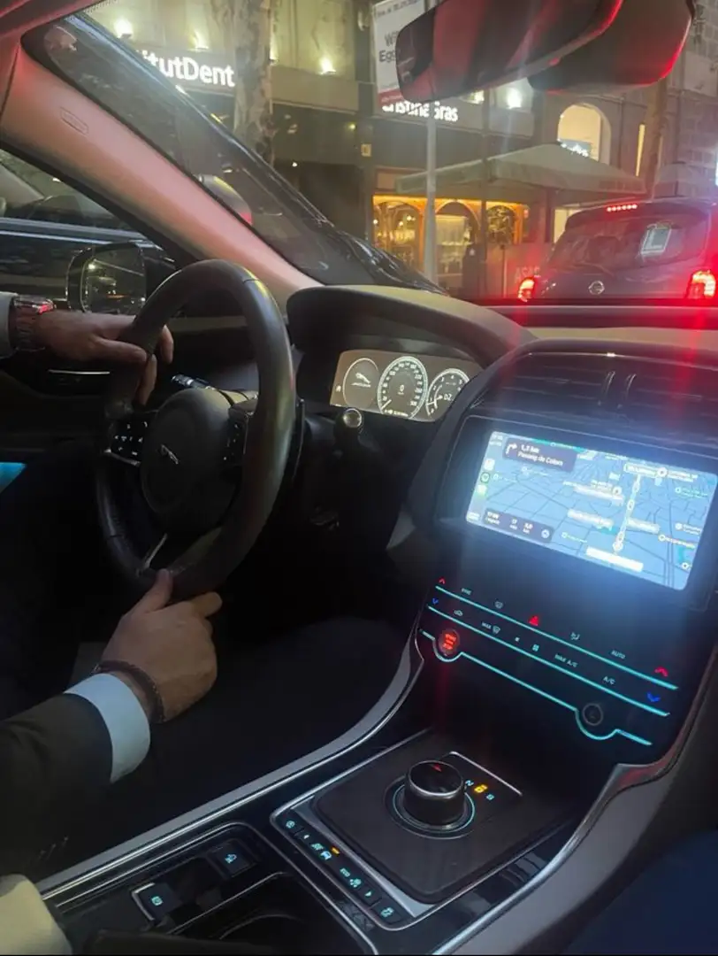 Jaguar XE 2.0 I4 Prestige Aut. 200 - 2