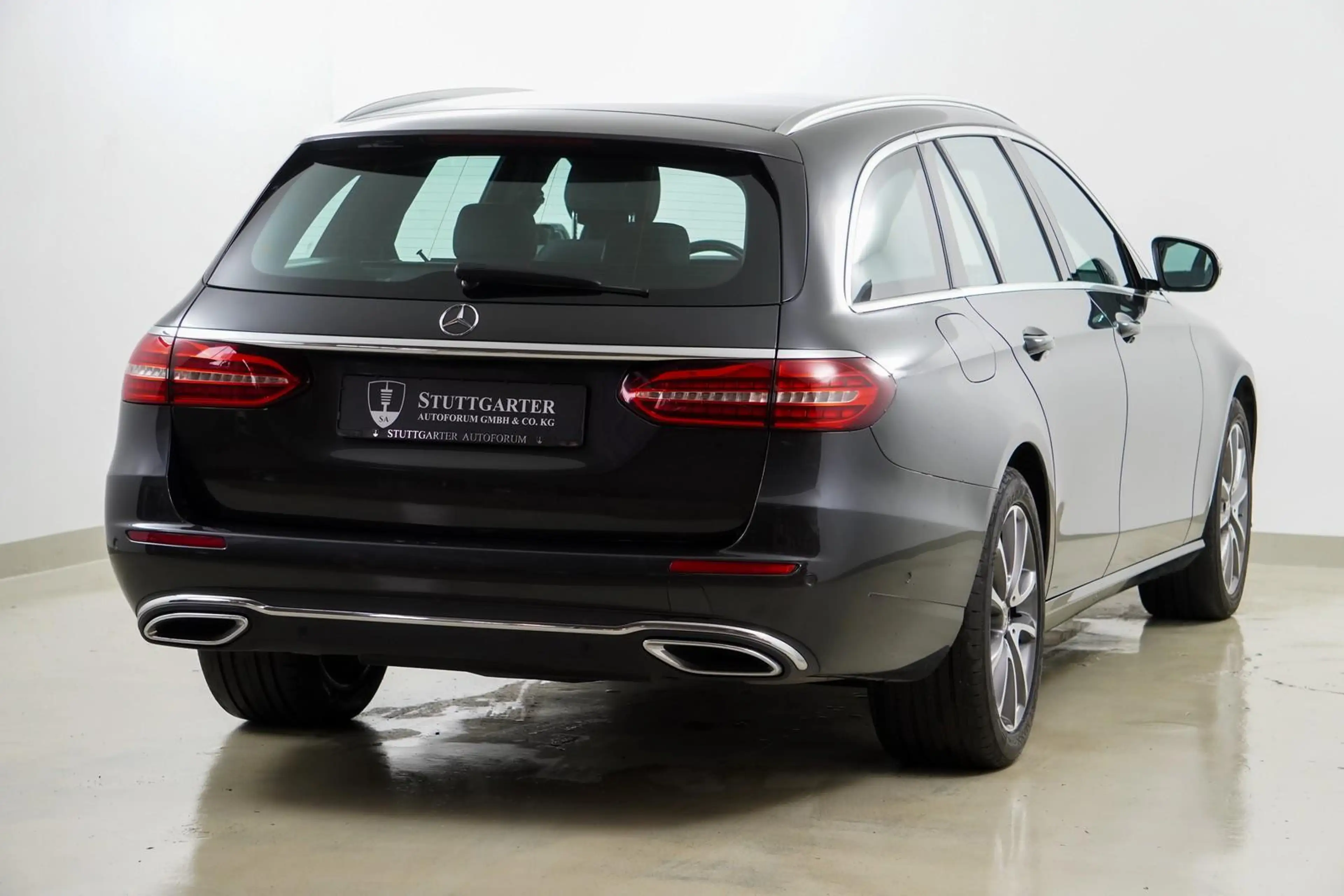 Mercedes-Benz E 450 4Matic T Pano Leder Kamera Luftfederung — photo 6