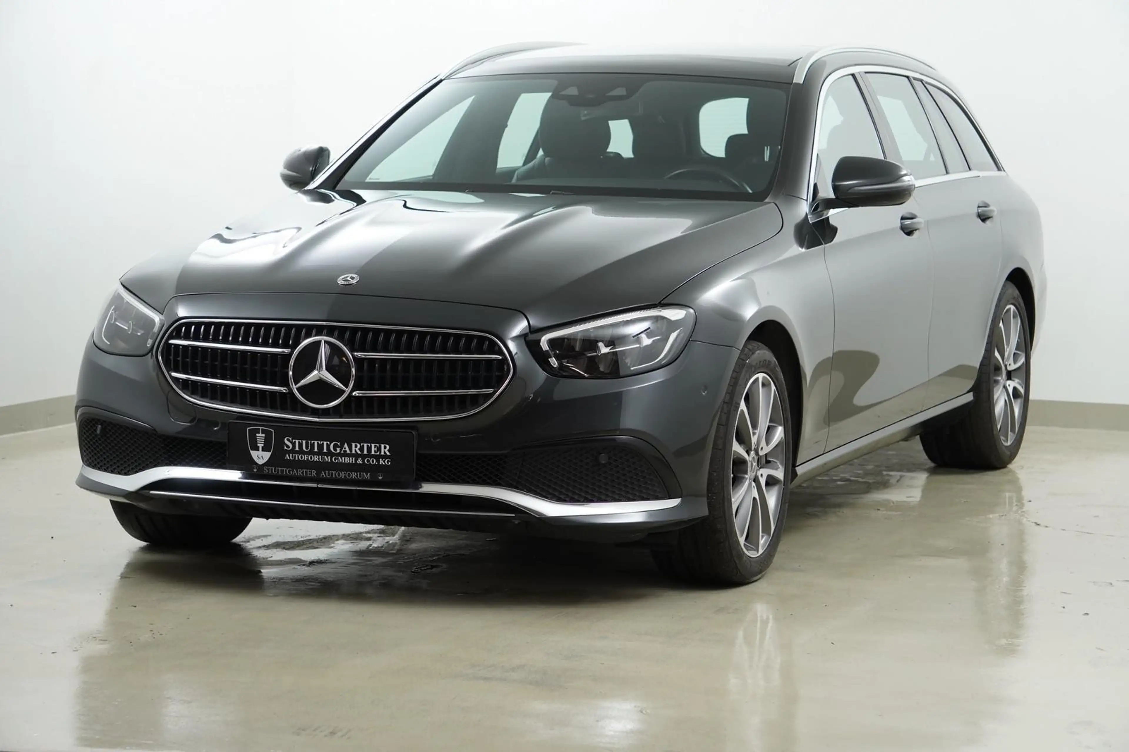 Mercedes-Benz E 450 4Matic T Pano Leder Kamera Luftfederung — photo 3