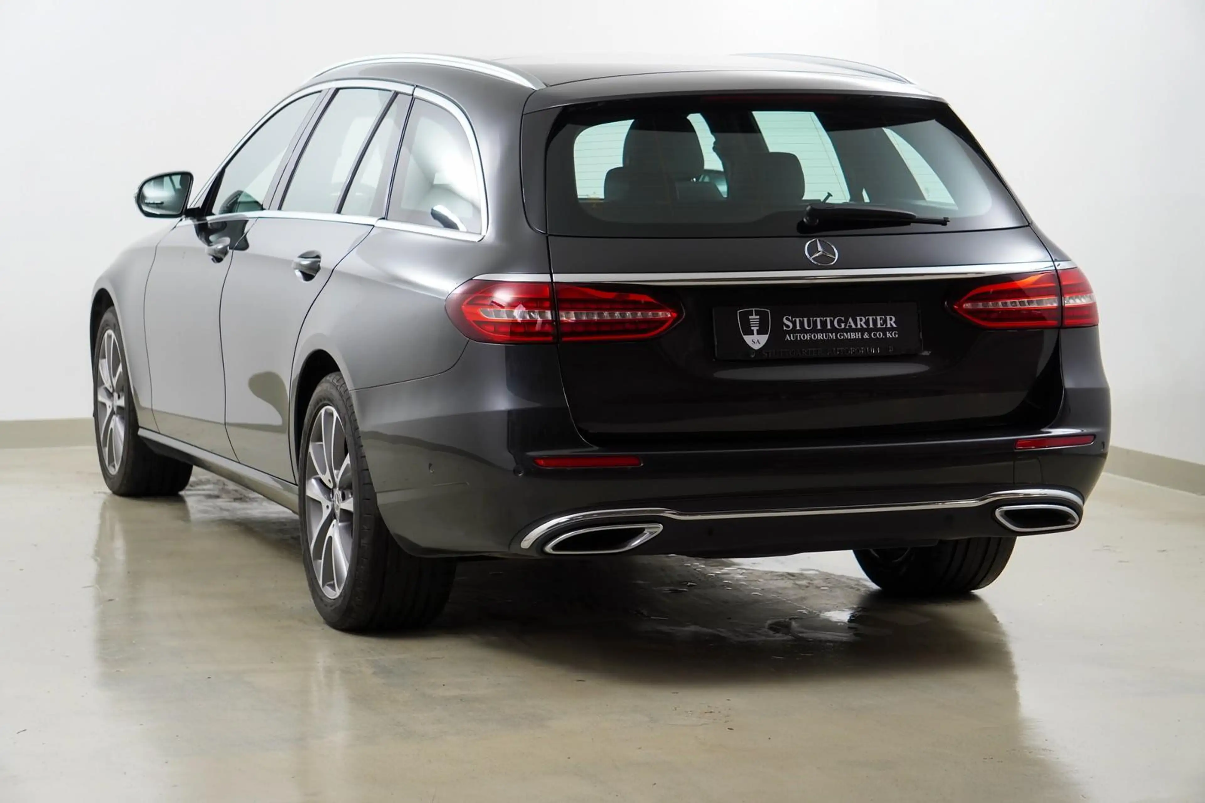 Mercedes-Benz E 450 4Matic T Pano Leder Kamera Luftfederung — photo 4
