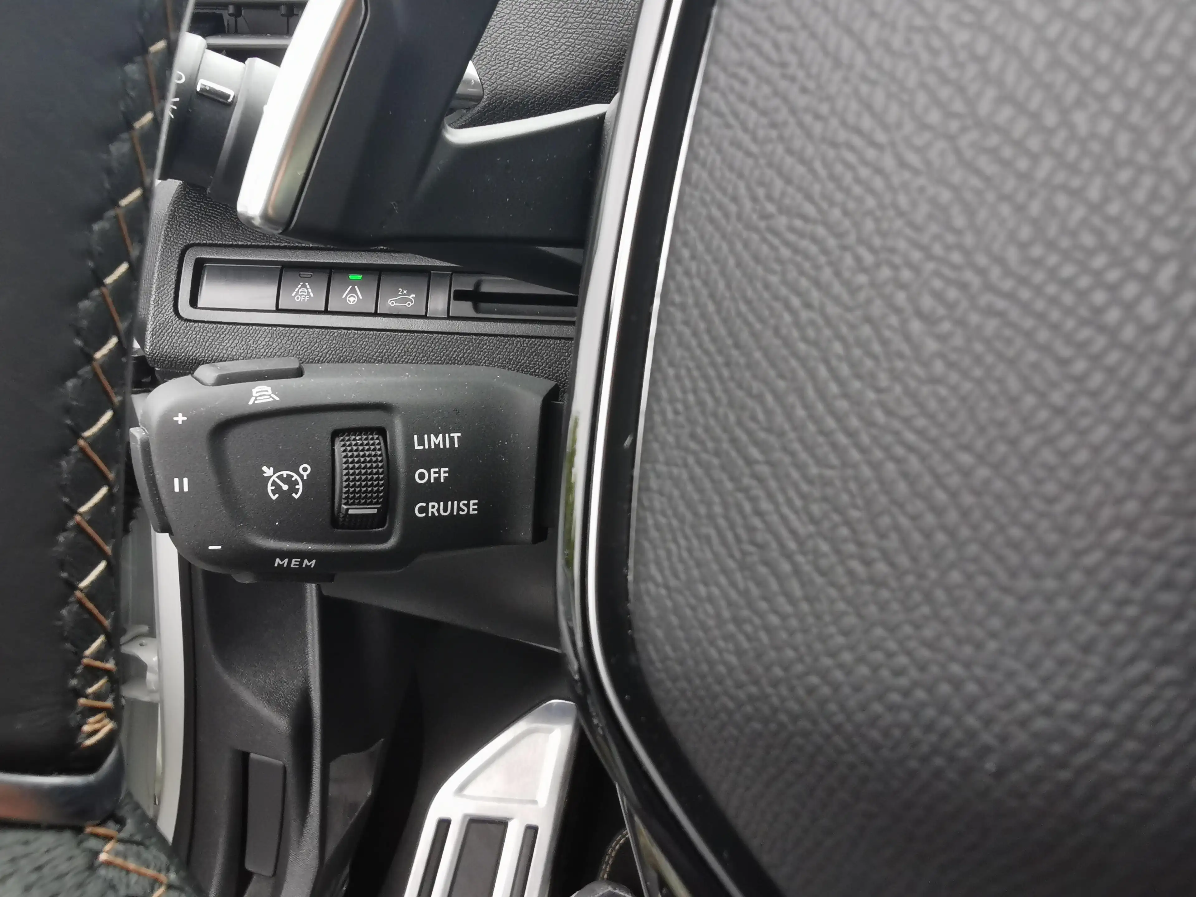 Peugeot 5008 1.2 PureTech 130, GT — photo 14