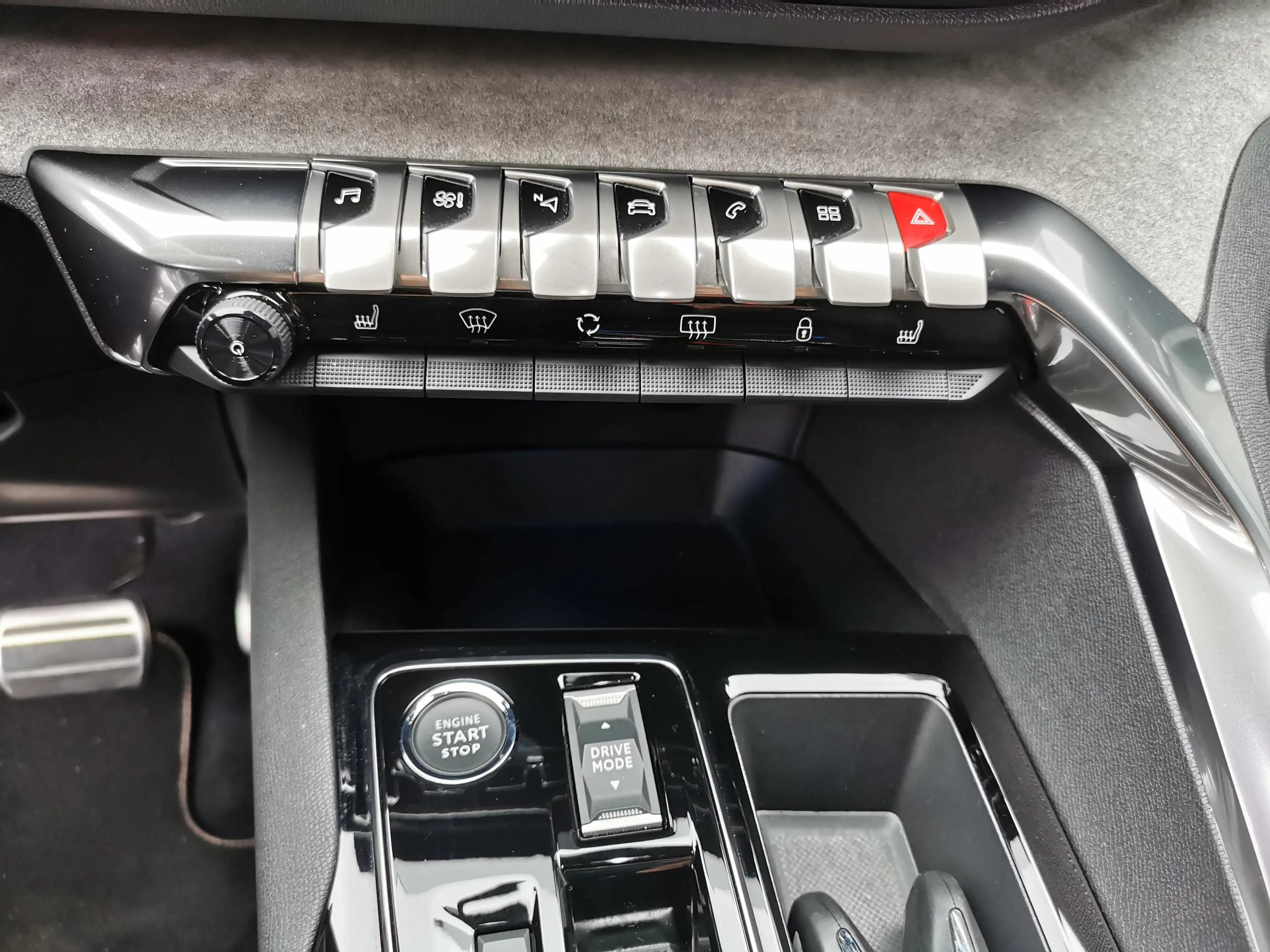 Peugeot 5008 1.2 PureTech 130, GT — photo 13