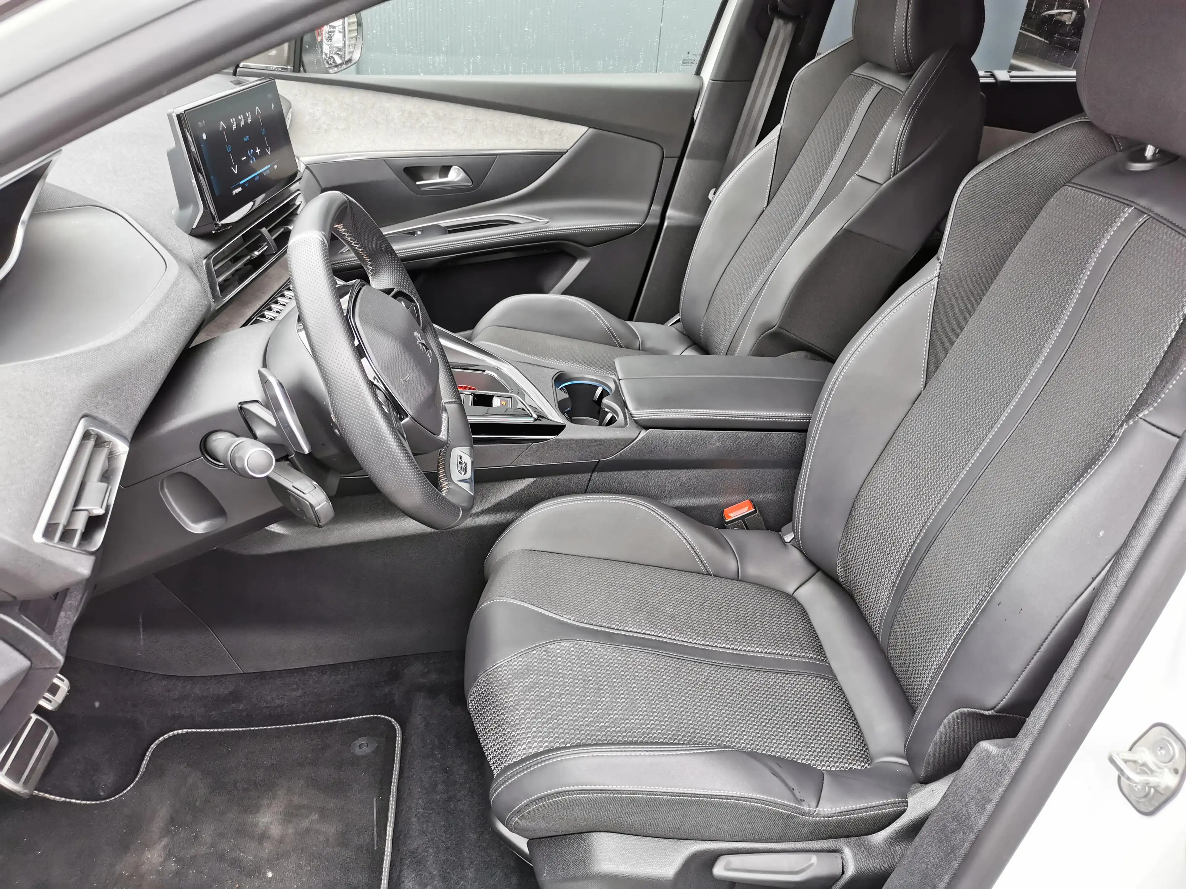 Peugeot 5008 1.2 PureTech 130, GT — photo 10