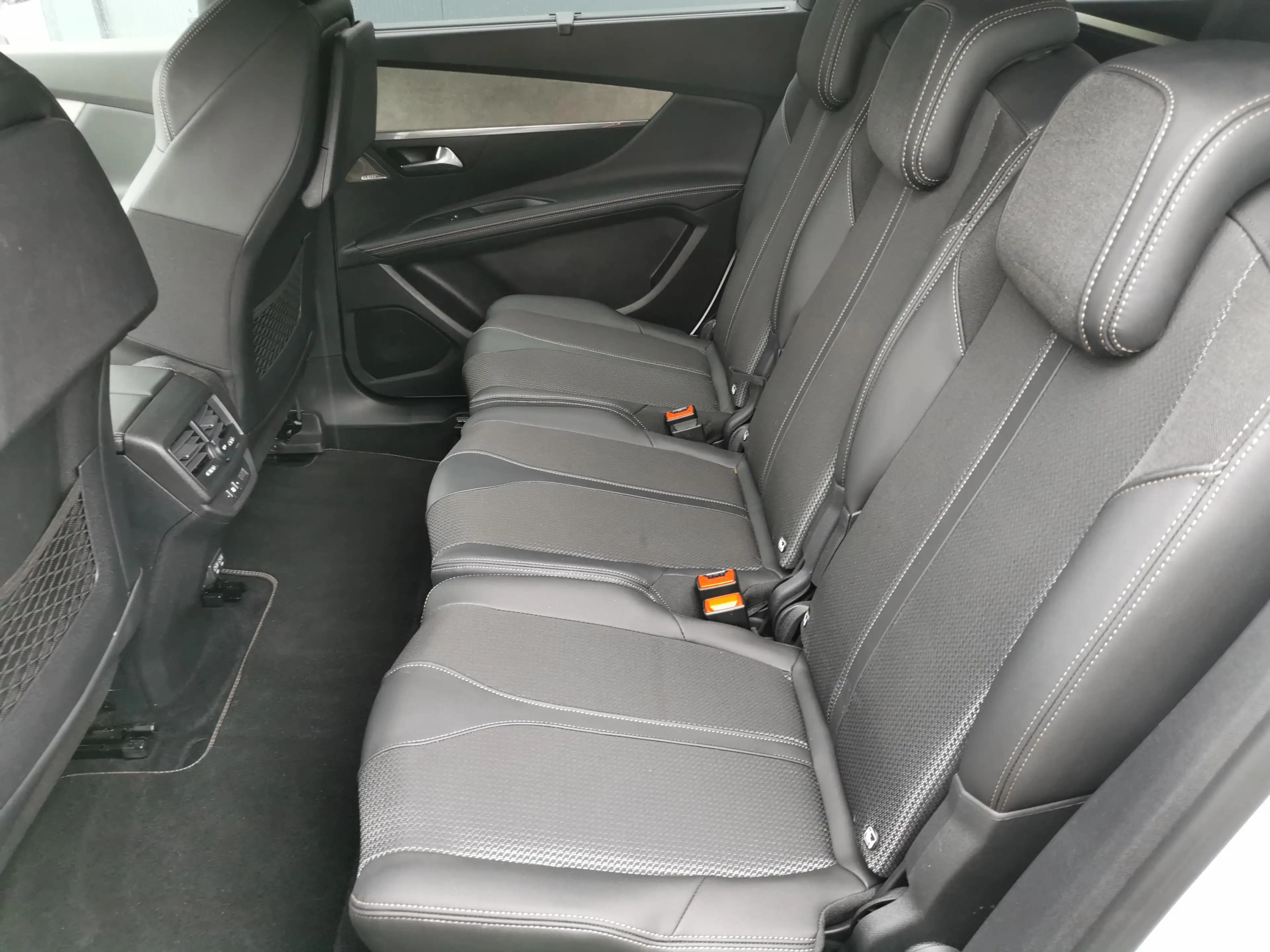 Peugeot 5008 1.2 PureTech 130, GT — photo 11