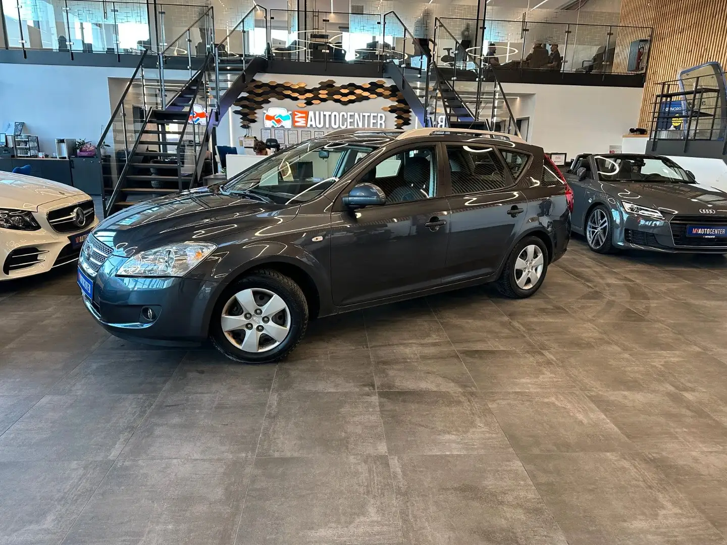 Kia Ceed SW / cee'd SW cee´d Sportswagon Vision*2. Hand*Klima*AHK*SHZ* Grau - 1