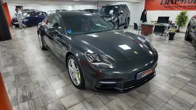 Porsche Panamera view 8