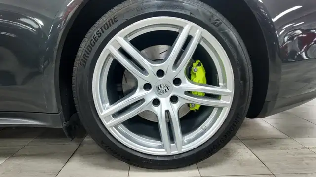 Porsche Panamera view 14