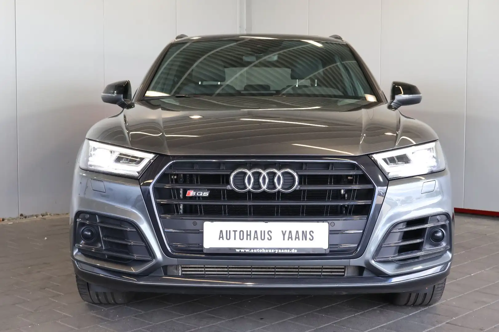 Audi SQ5 3.0 TDI qu. VIRTUAL+ACC+KAM+LED+PANO+21" Šedá - 2