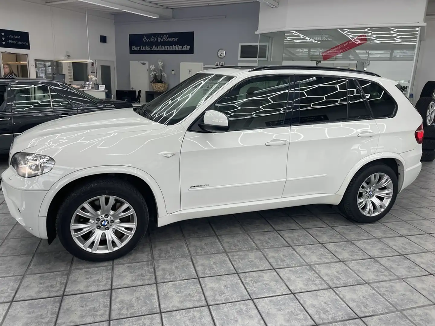 BMW X5 50iA xDrive M-Paket, 7-Sitzer, Standh., HUD Bianco - 2