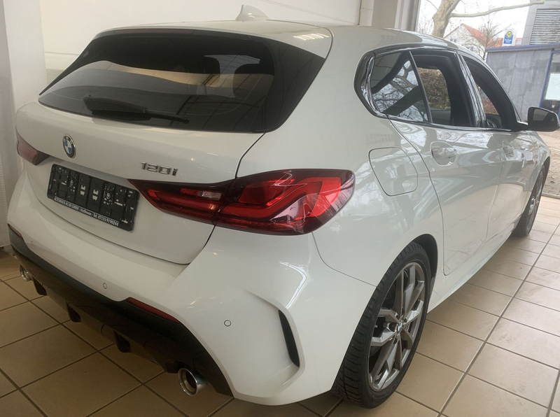 BMW 120 i M Sport Panorama LED Navi 18 Zoll CarPlay — photo 3