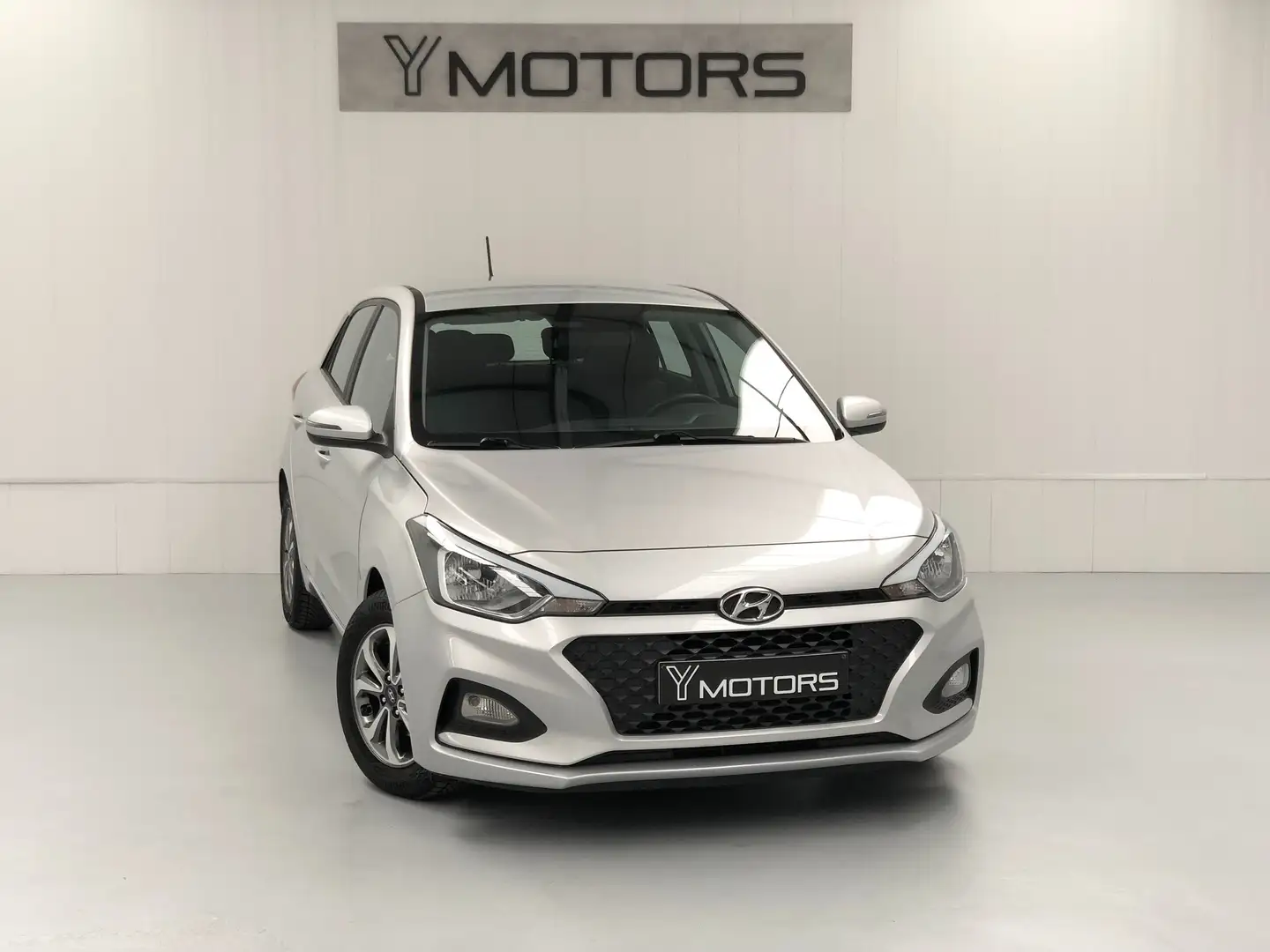 Hyundai i20 1.2i ACTIVE FACELIFT CLIM CAMERA APPLE CAR PLAY Argent - 1