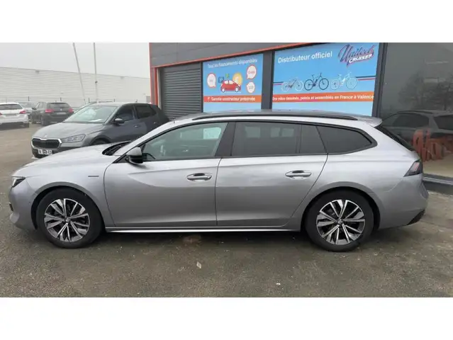 Peugeot GT view 3