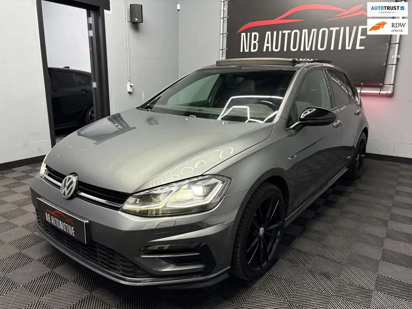 Volkswagen Golf 1.6 TDI Highline Business R Grau - 1