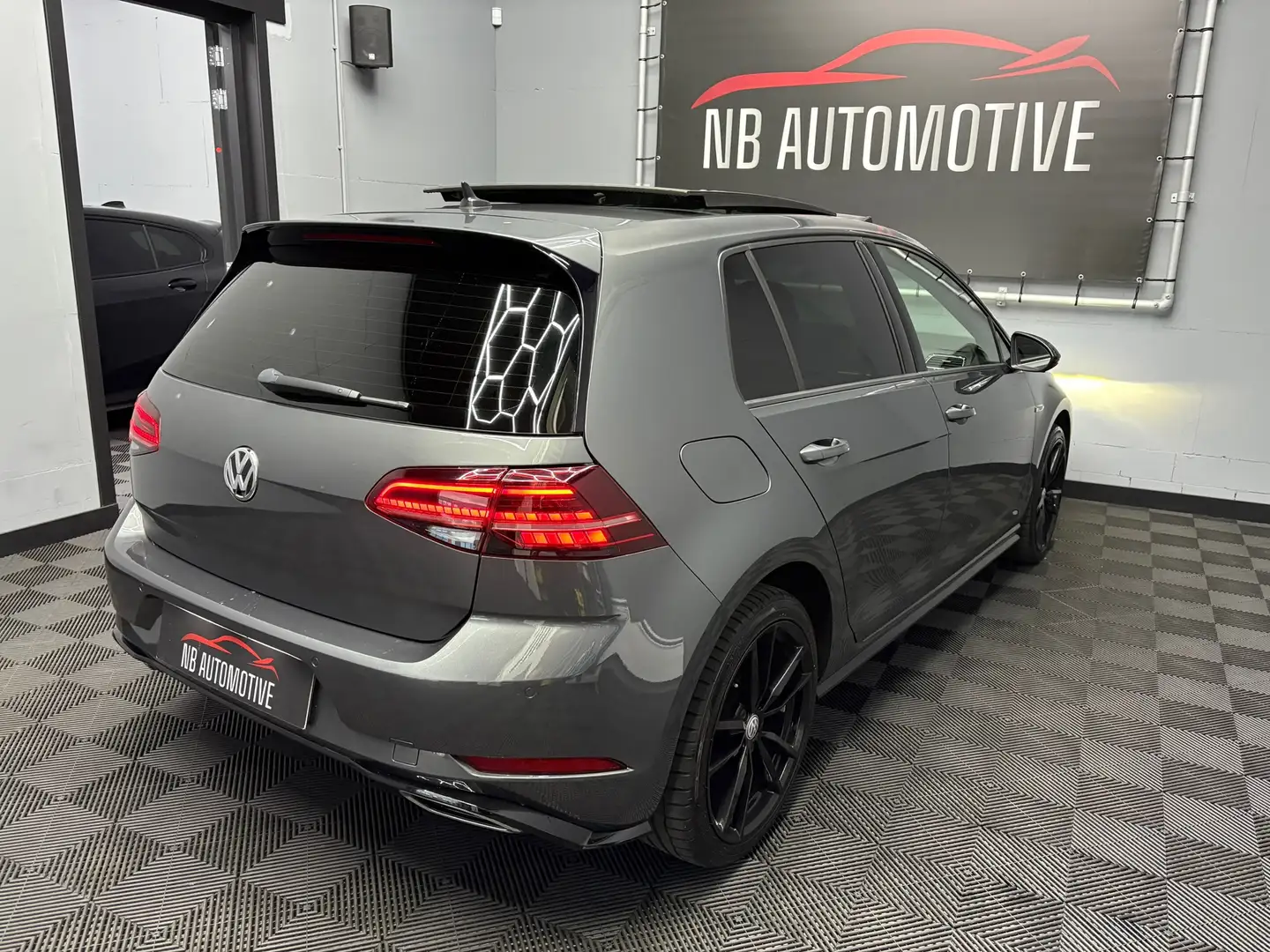 Volkswagen Golf 1.6 TDI Highline Business R Grau - 2