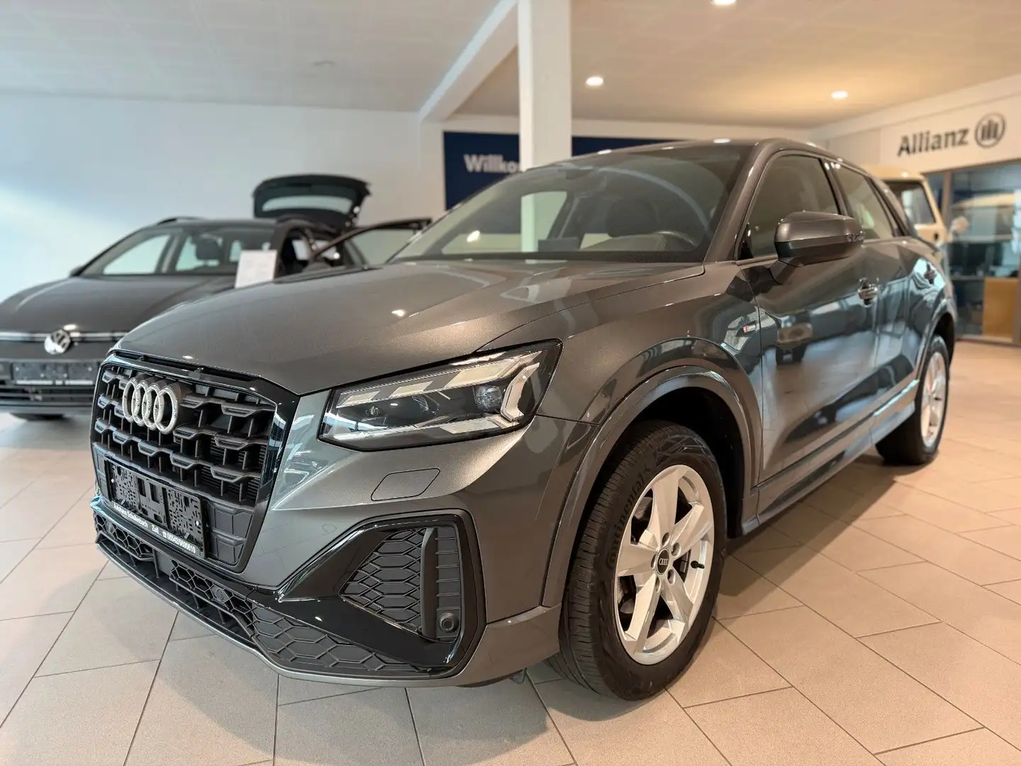 Audi Q2 *S line*DSG*MATRIX*KAMERA*ACC* Grau - 1