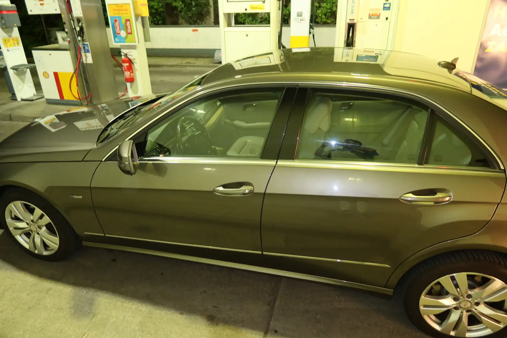 Mercedes-Benz E 220 CDI DPF BlueEFFICIENCY Automatik - 1