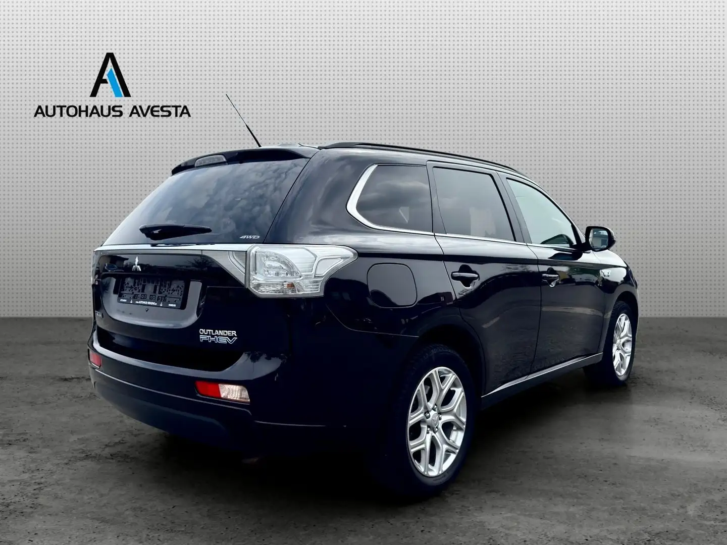 Mitsubishi Outlander PHEV Instyle 4WD/ ACC/ GARANTIE/87.tKM Černá - 1