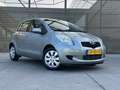 Toyota Yaris 1.3 VVTI SOL AIRCO LAGE KM !! 1e EIGENAAR !! Grau - thumbnail 2