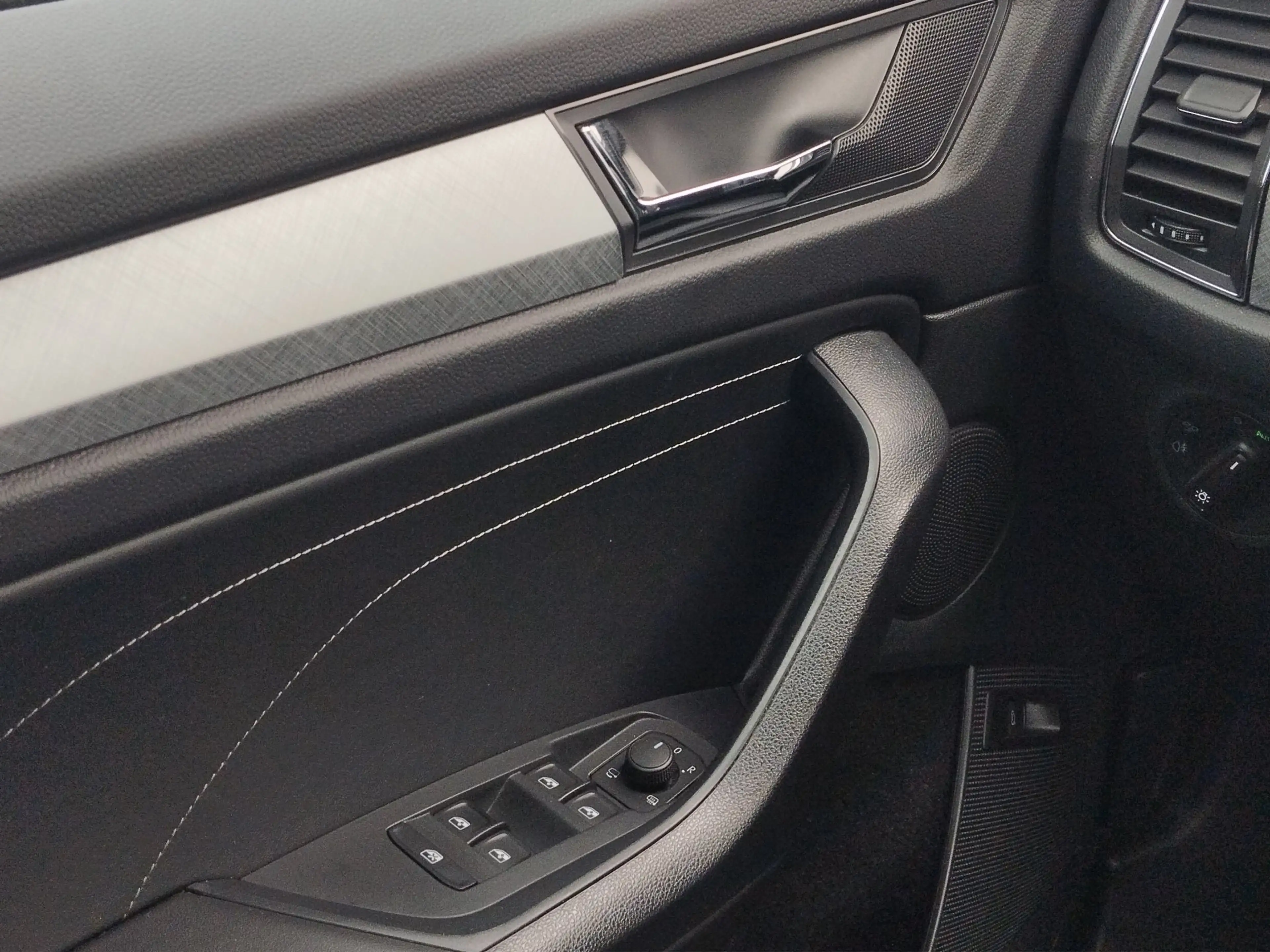 Skoda Kodiaq 2.0 TDI Tour 4xSHZ*ACC*AHK*AUT*DynLicht — photo 12