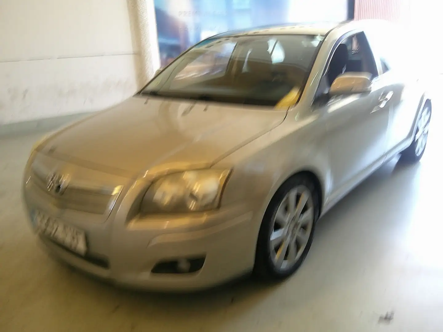 Toyota Avensis 2.2D-4D Sol Gris - 1