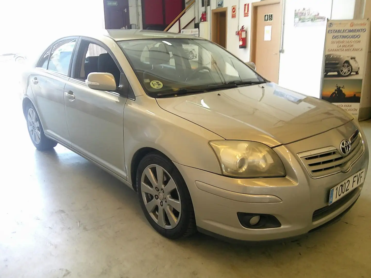 Toyota Avensis 2.2D-4D Sol Gris - 2