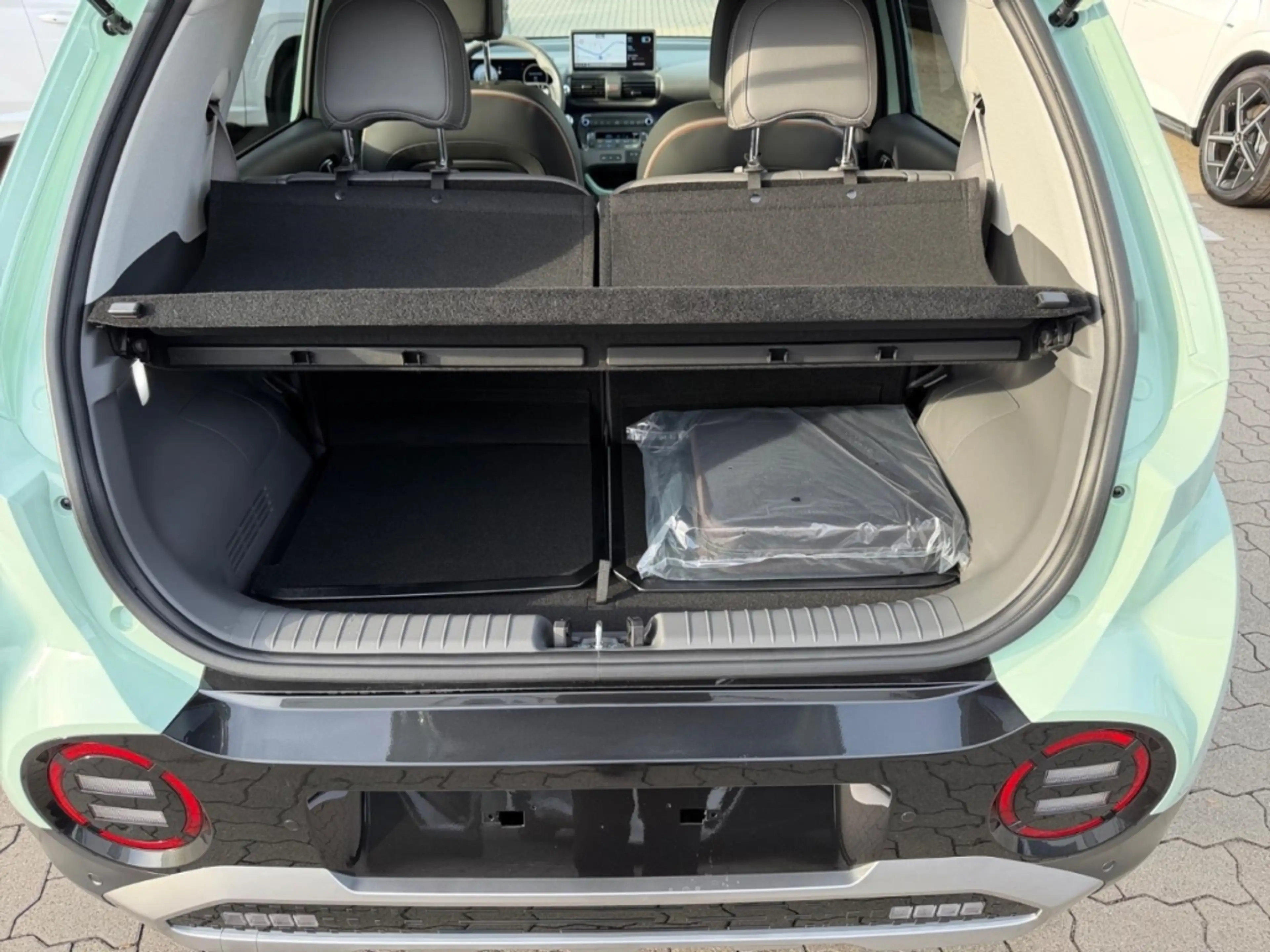 Hyundai Inster Inster*Lounge*Navi*LM*Carplay*LED*Wärmepumpe*SHZ*L — photo 12