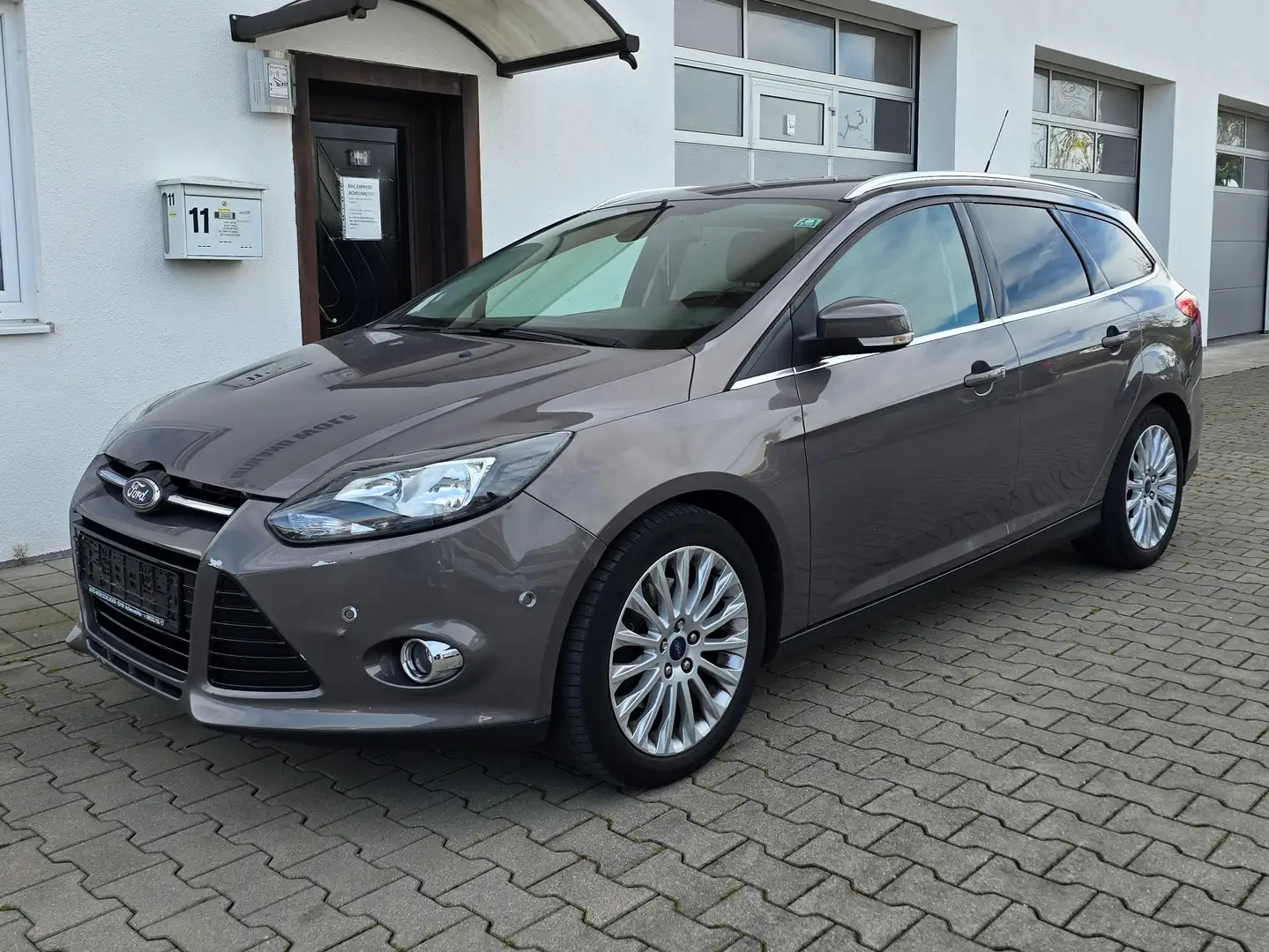 Ford Focus Titanium Braun - 1