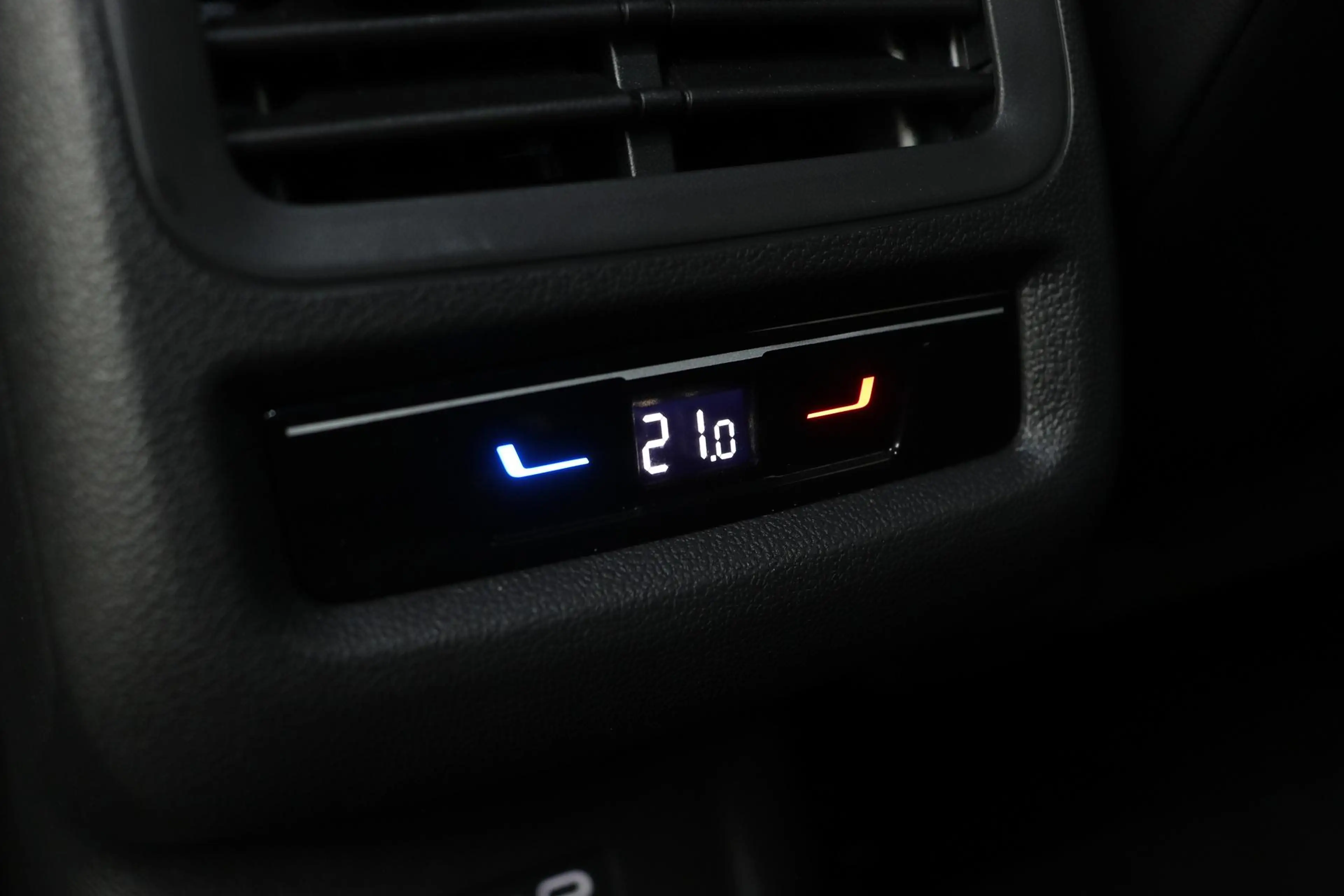 Volkswagen T-Roc 1.5 eTSI R-Line | ACC | Trekhaak | BLIS | Camera | — photo 46