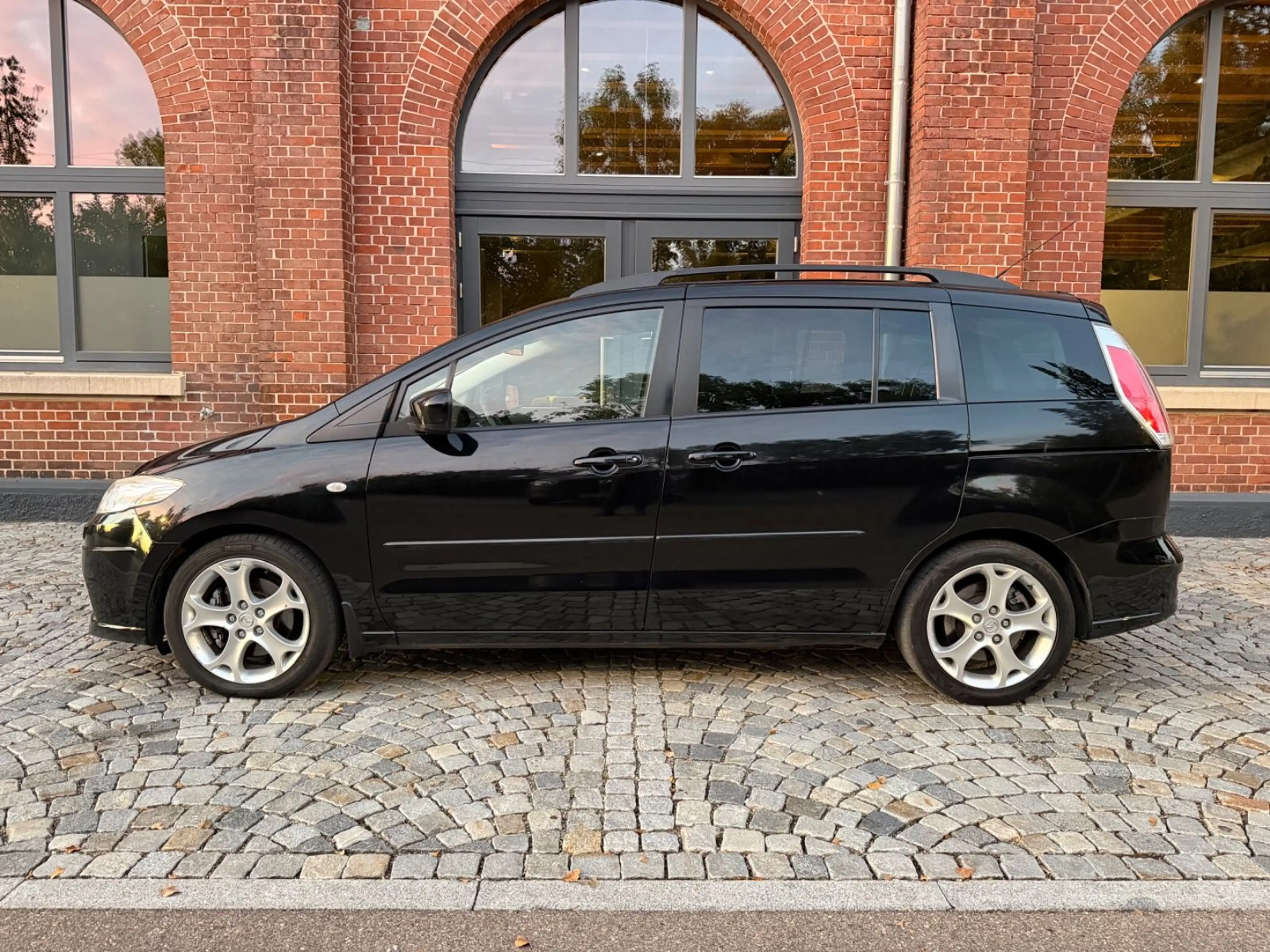 Mazda 5 2.0 CD Top *7-Sitze*Leder*1.Hand*TÜV Neu* — photo 5