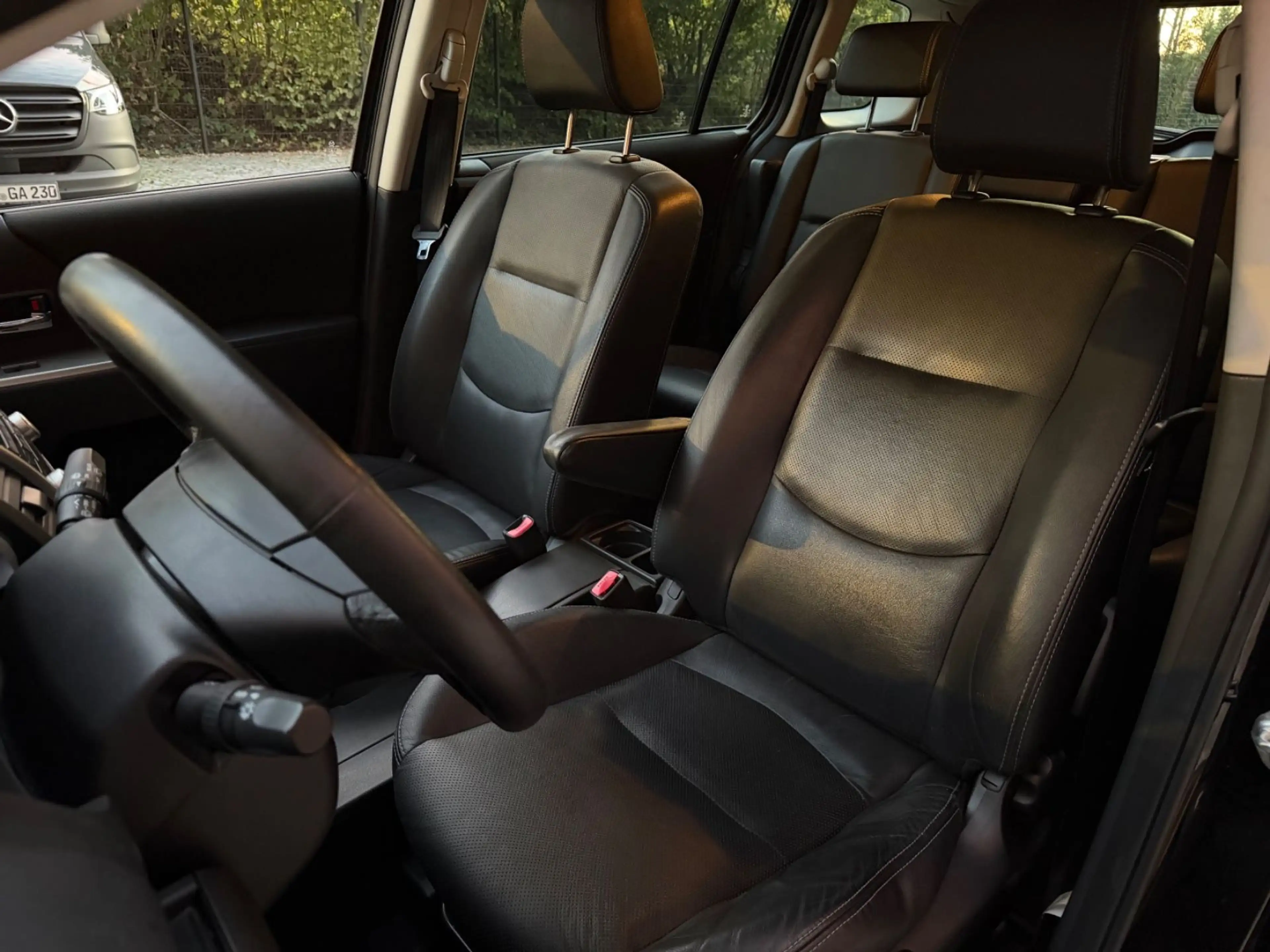 Mazda 5 2.0 CD Top *7-Sitze*Leder*1.Hand*TÜV Neu* — photo 9