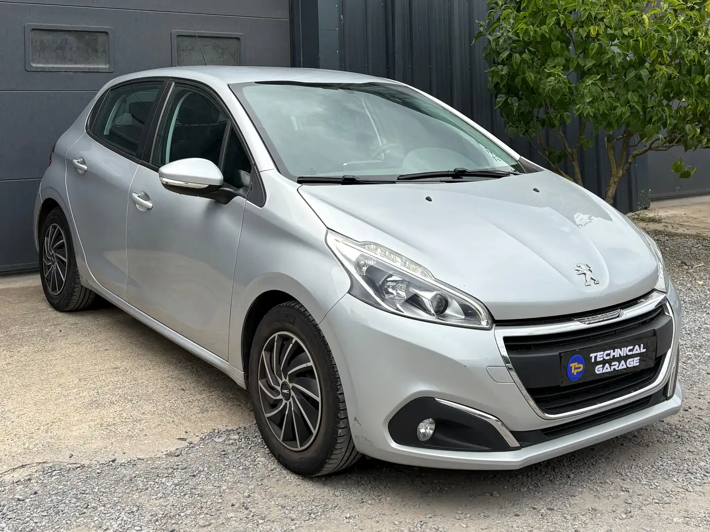 Peugeot 208 208 1.2i PureTech Style Argent - 2