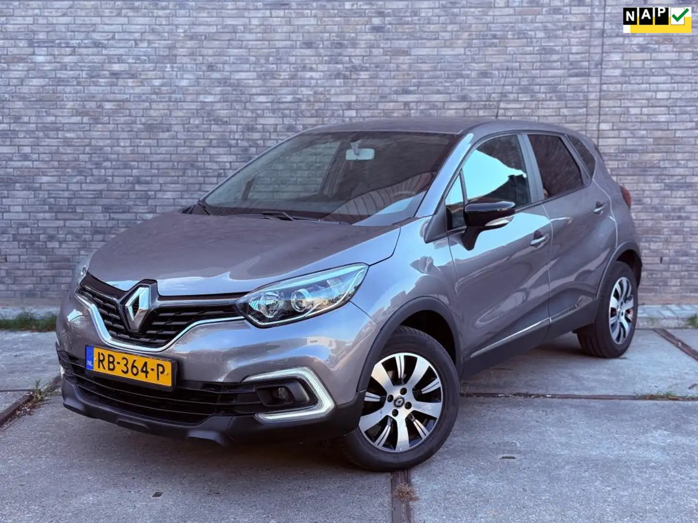 Renault Captur 0.9 TCe Zen Airco Leerbekleding Stoelverwarming Grijs - 1