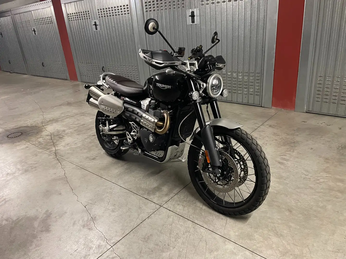 Triumph Scrambler 1200 XC Negru - 2