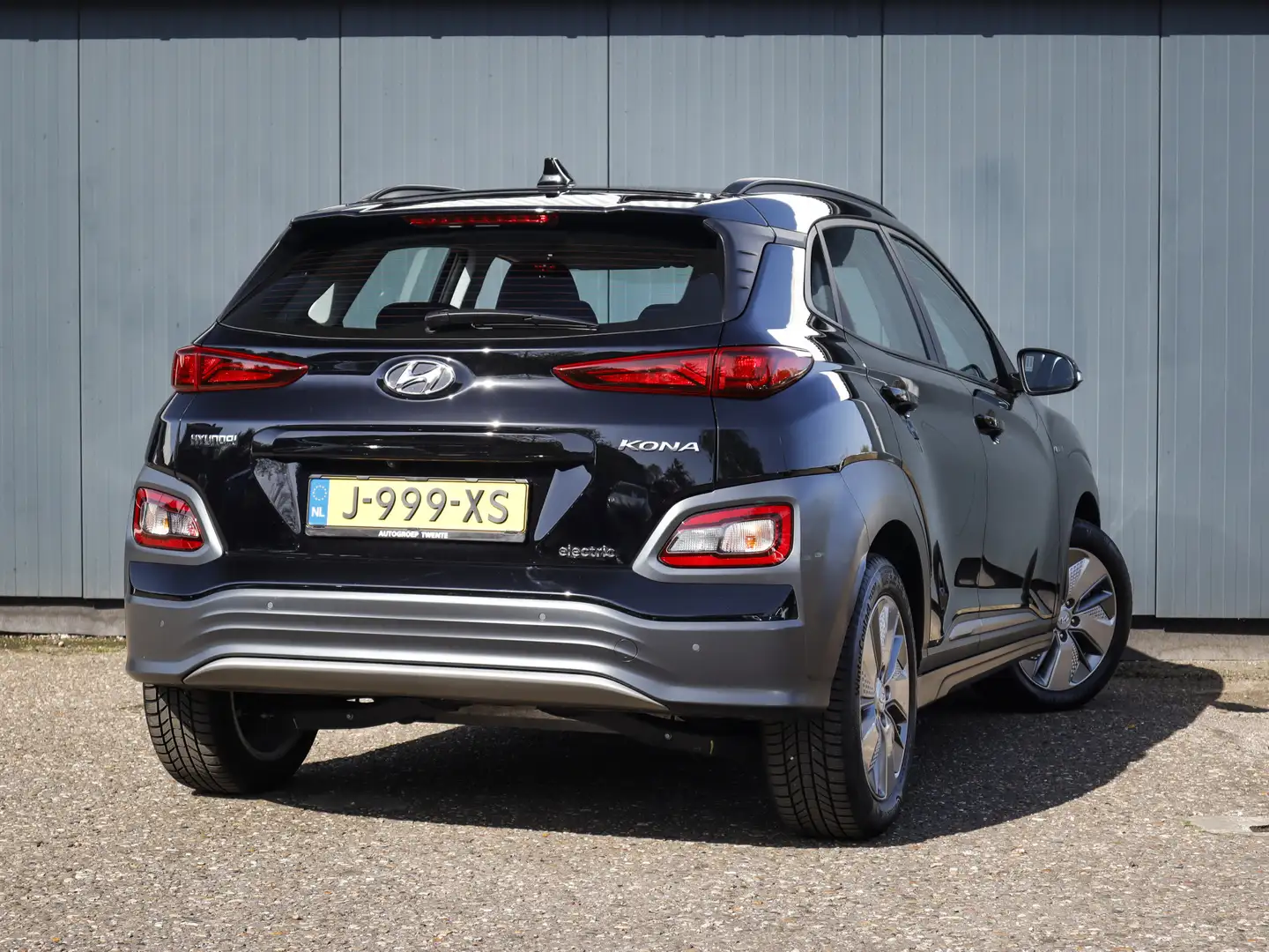 Hyundai KONA EV Comfort 64 kWh, (Subsidie-Mogelijk) (204PK) 2e- Zwart - 2
