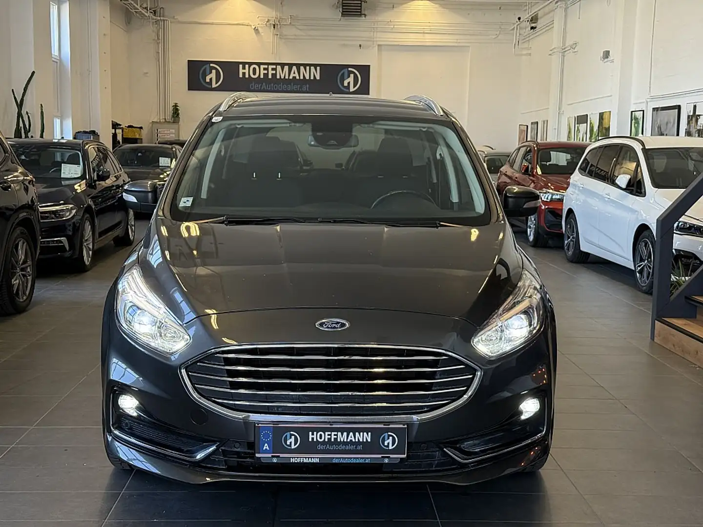Ford Galaxy 2,0 EcoBlue SCR Titanium Aut. Grau - 2
