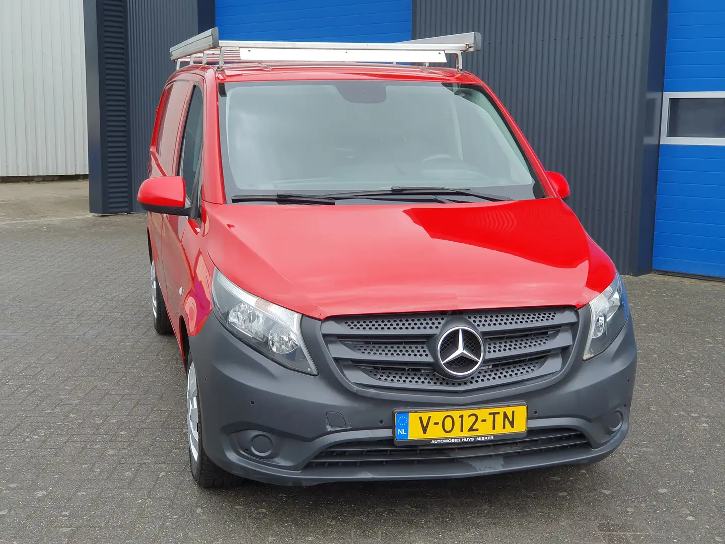 Mercedes-Benz Vito 109 CDI Lang. € 8450,- ex btw. AC navi. 3 zitpl Rood - 2