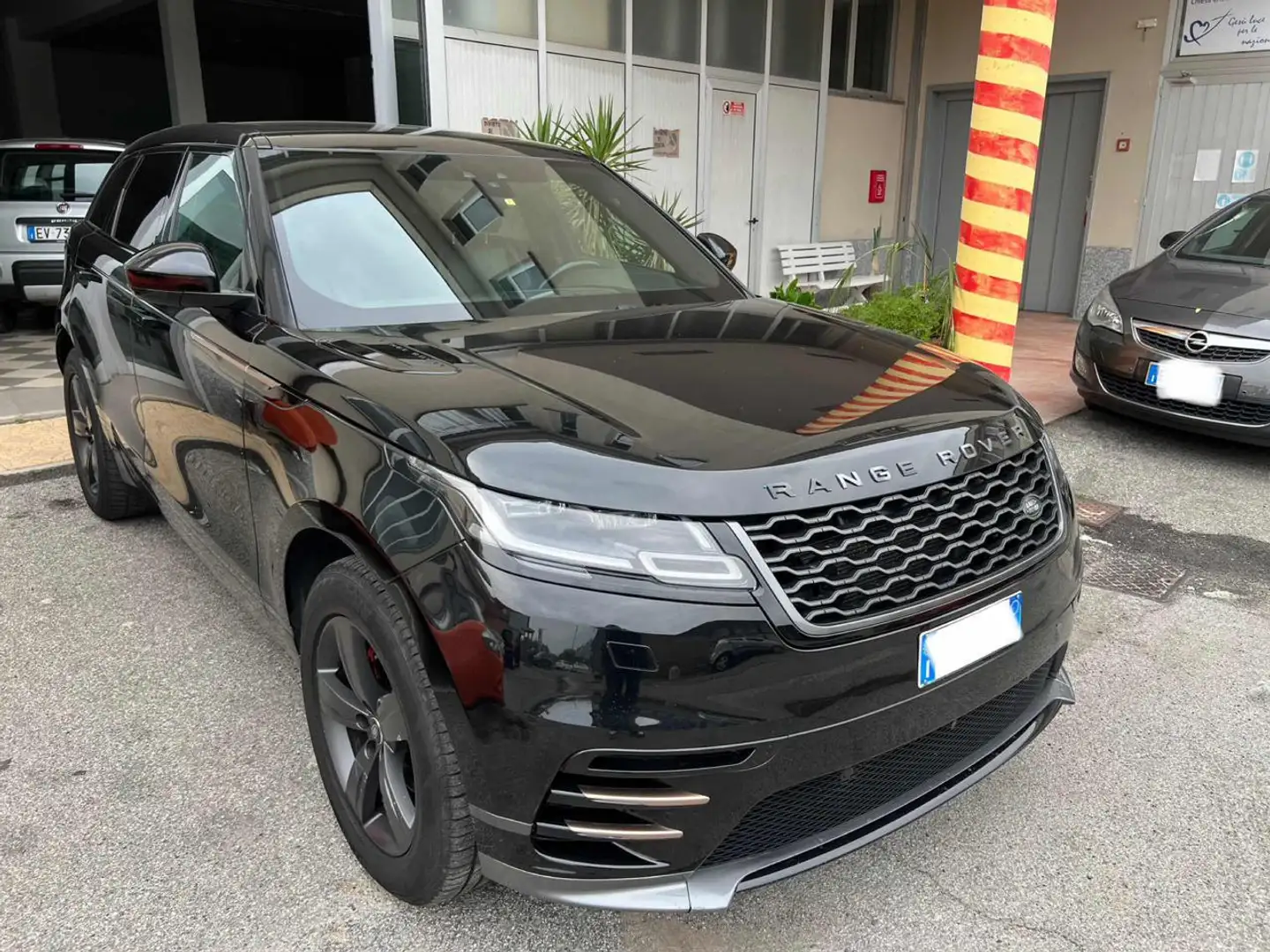 Land Rover Range Rover Velar 2.0D I4 240 CV R-Dynamic S Zwart - 2