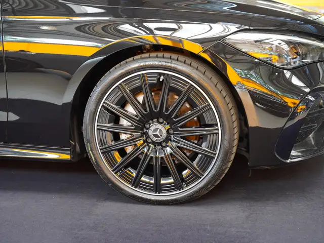 Mercedes-Benz Cle view 3