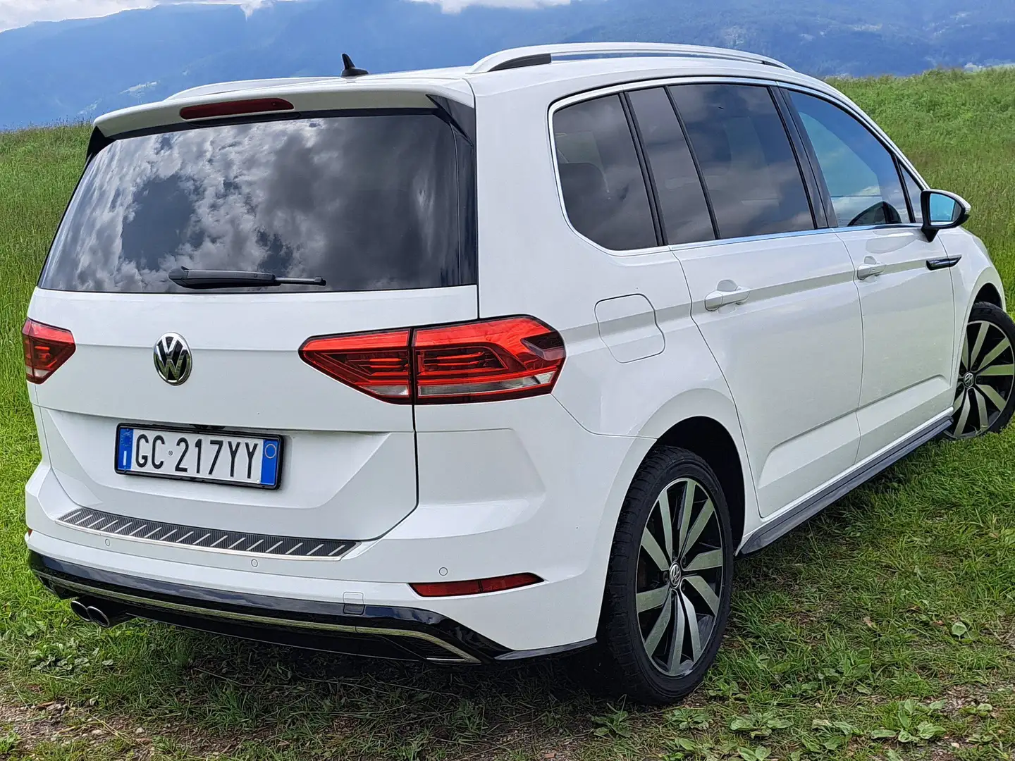 Volkswagen Touran Touran 2.0 tdi R-Line 190cv dsg dpf Bianco - 1
