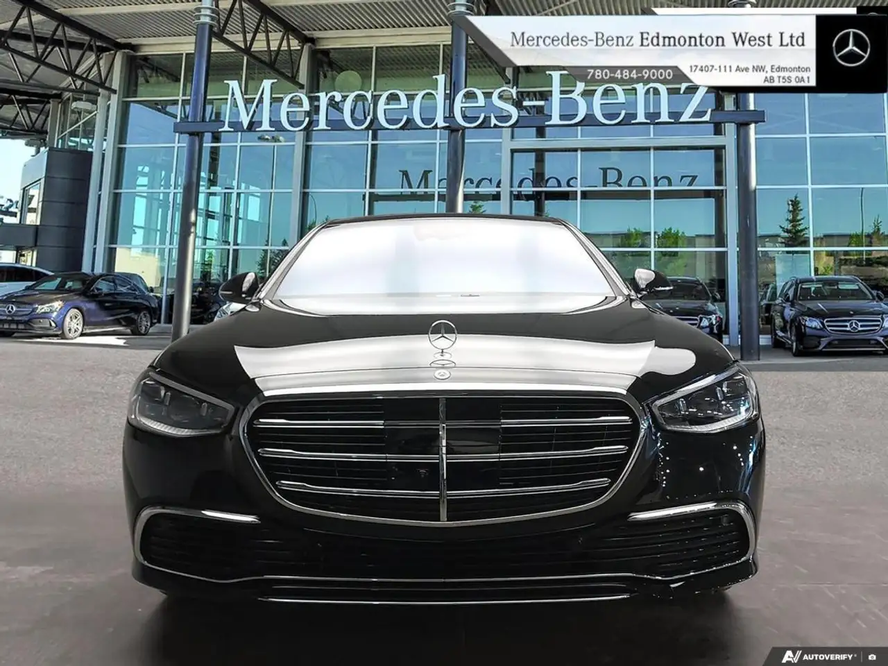 Mercedes-Benz S-Class снимка Mercedes-Benz S-Class