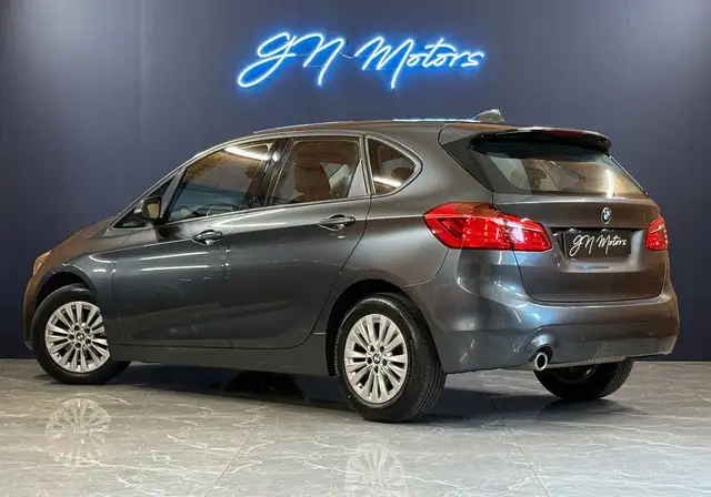 BMW 2 Series view 2