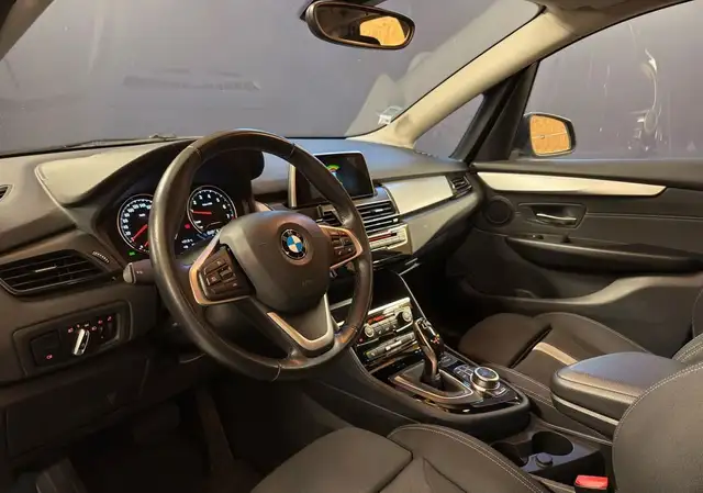 BMW 2 Series view 3