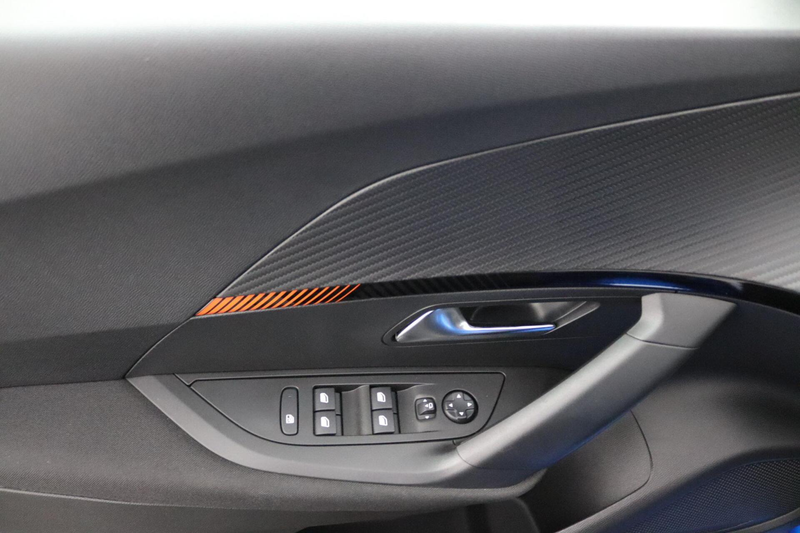 Peugeot e-2008 EV Active Pack 50 kWh — photo 17