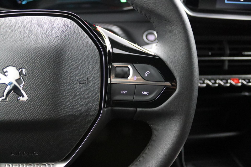 Peugeot e-2008 EV Active Pack 50 kWh — photo 19