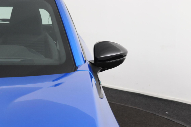 Peugeot e-2008 EV Active Pack 50 kWh — photo 32