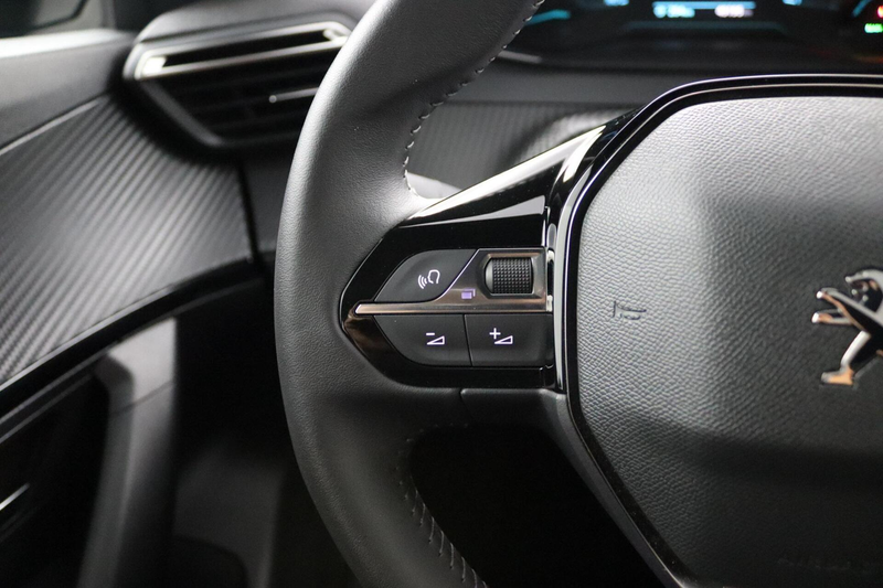 Peugeot e-2008 EV Active Pack 50 kWh — photo 18