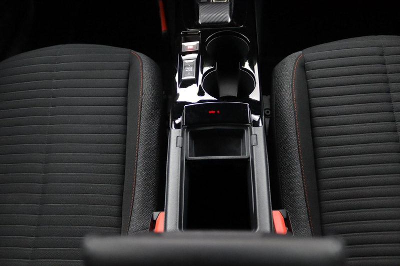 Peugeot e-2008 EV Active Pack 50 kWh — photo 24