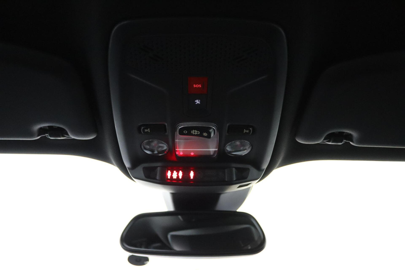 Peugeot e-2008 EV Active Pack 50 kWh — photo 27